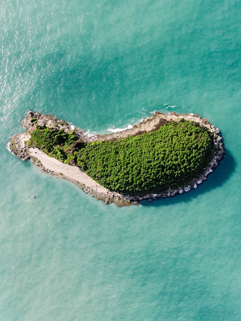 Photo drone view of the beach on the island