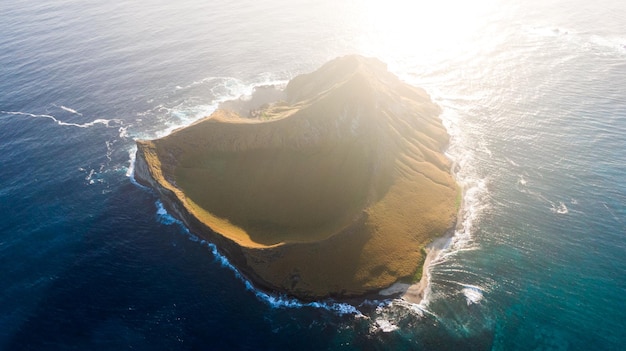 Photo drone view of rabbit island an islet located 12 km off kaupo beach waimanalo oahu hawaii usa