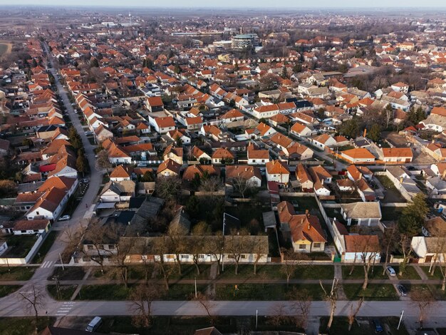 Foto veduta dal drone della piazza della città di sombor e dell'architettura della regione serba della voivodina europa