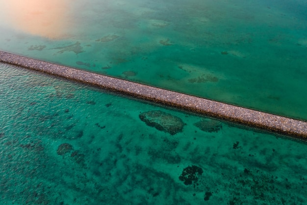 Drone vliegt over het eiland Ishigaki