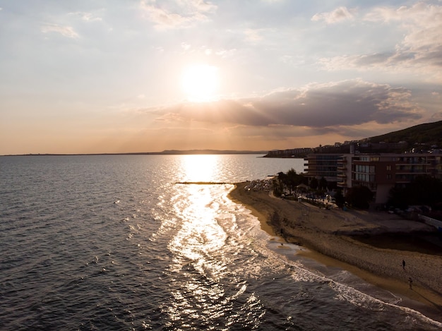 Drone zonsondergang uitzicht van Elenite resort Bulgarije moderne hotels