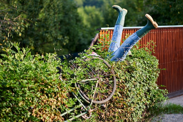 Dronken fietser stortte neer in struiken