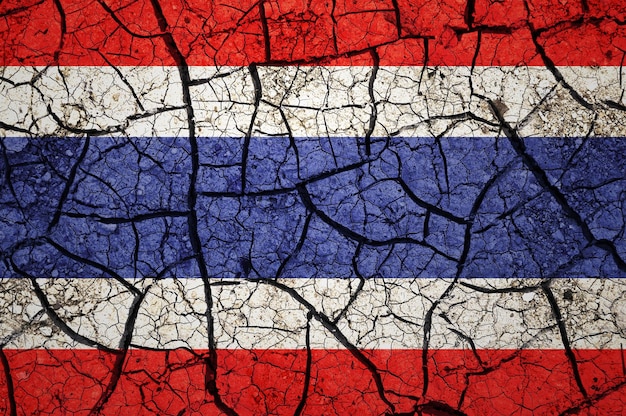 Droog bodempatroon op de vlag van Thailand. Land met droogteconcept. Waterprobleem.