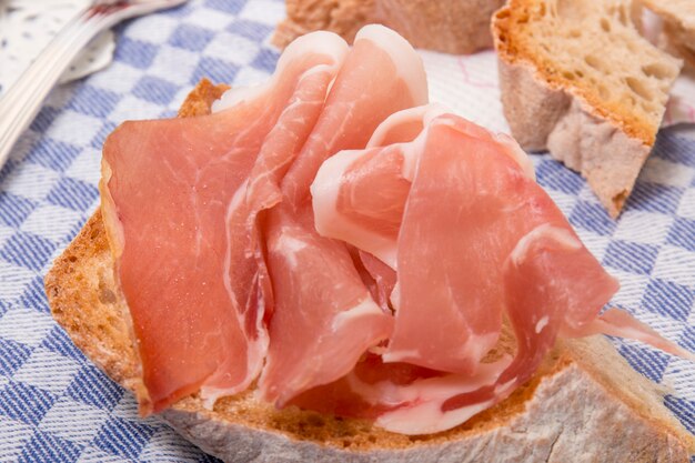 Droog gezouten ham