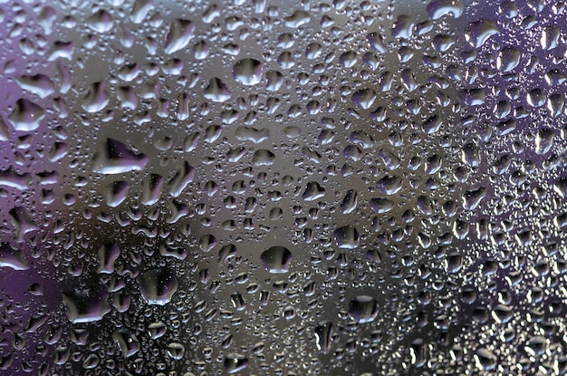 Фото Капли воды на туманном стекле