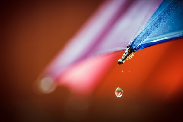 Drops of water run down from the umbrella.