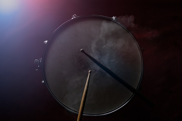 Photo the drum sticks and snare drum