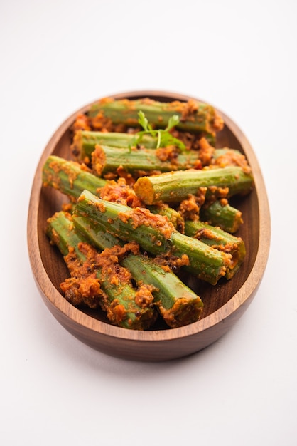 ドラムスティックカレーは、モリンガスティックとスパイスを使用して調理された、美味しくてピリッとした野菜のグレービーソースまたはドライレシピです。ヘルシアインド料理