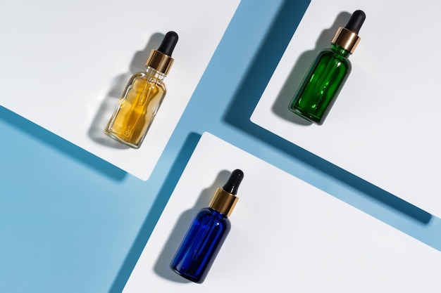 Druppelfles set serum druppelflessen etherische olie flacon collageen essentie pipet container schoonheidsbehandeling mockup gezichtsverzorging veroudering serum trendy shot