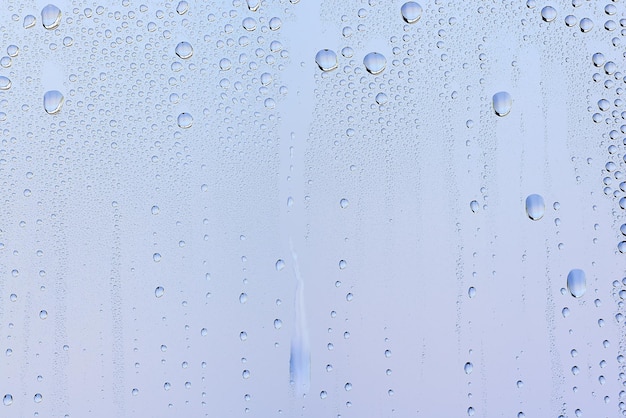 druppels glas blauwe achtergrond abstracte, transparante koude achtergrond water spatten