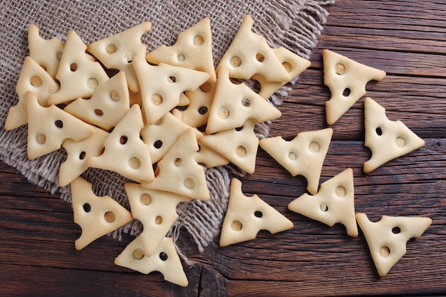 Dry biscuits with cheese