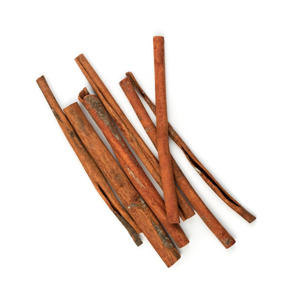 Photo dry cinnamon sticks isolated