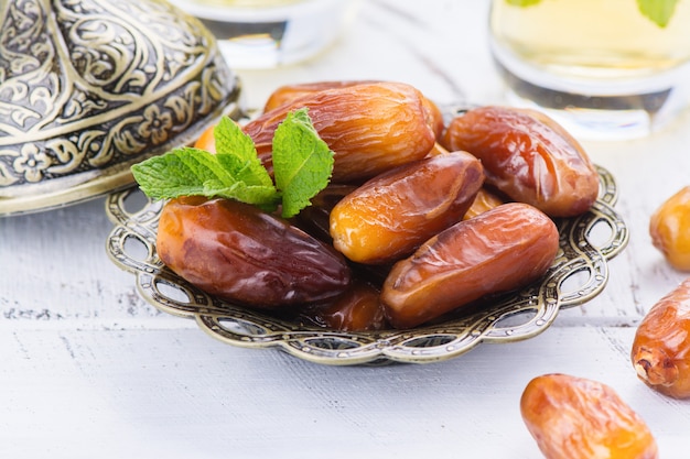 Dry dates and mint tea