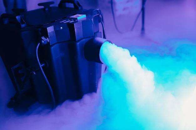 Photo dry ice low fog machine with hands on for wedding first dance in restaurants