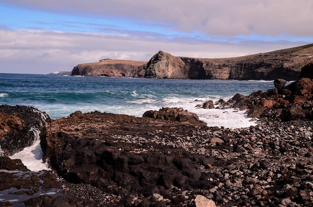 Dry Lava Coast-strand in de Atlantische Oceaan