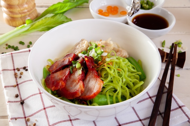 Dry noodle with pork 