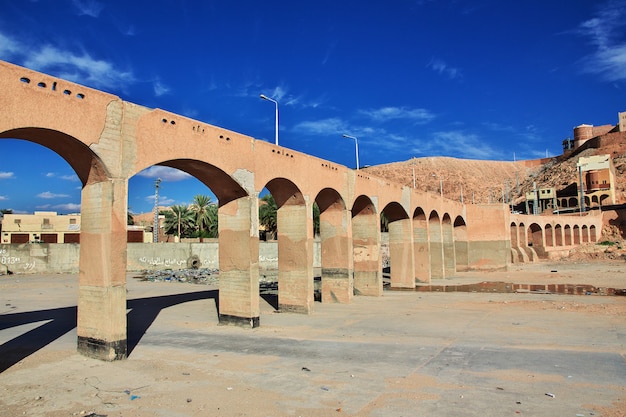 Ghardaia의 마른 강은 도시, 사하라 사막, 알제리