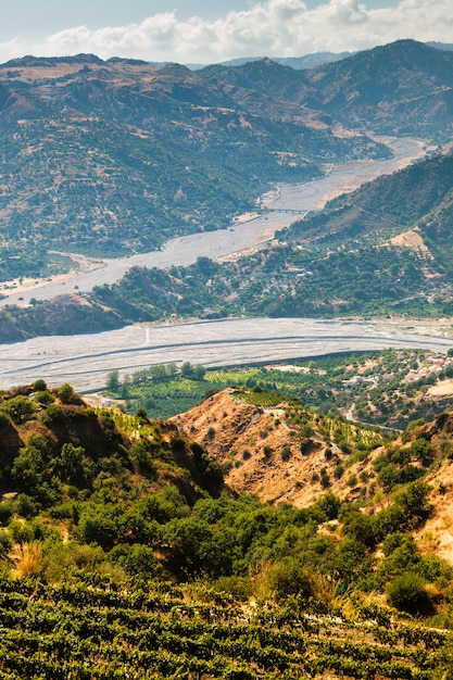 Letto del fiume asciutto in calabria