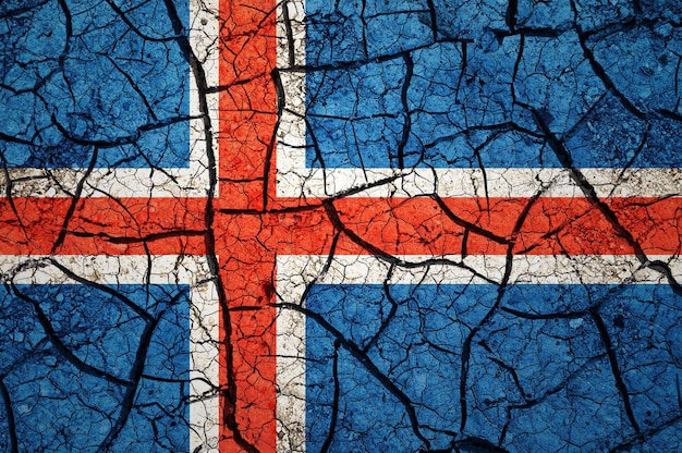 アイスランドの国旗の乾燥した土壌パターン。干ばつのコンセプトを持つ国。水の問題。