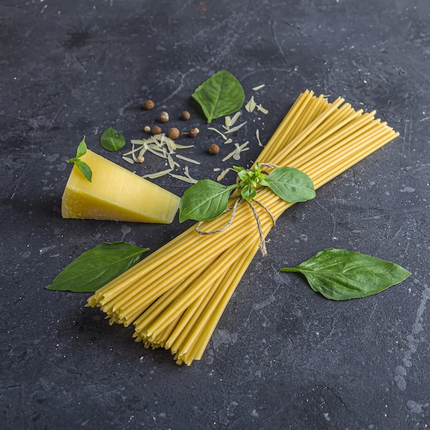 Dry Spaghetti, Basil leaves, parmesan