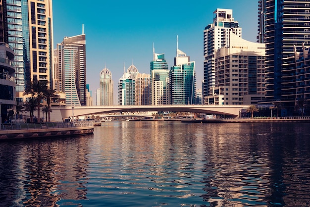 Dubai centrum moderne architectuur met wolkenkrabbers