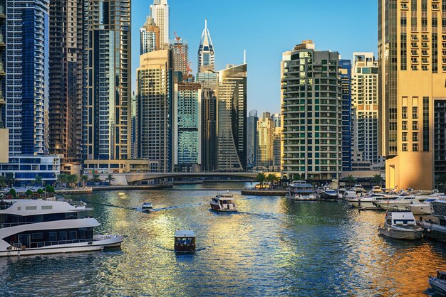 Dubai Marina bij zonsondergang