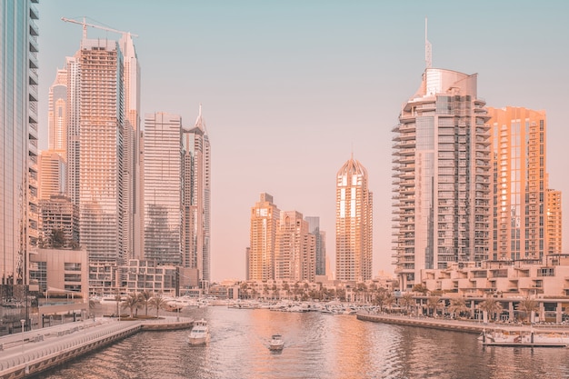 Dubai marina al tramonto, emirati arabi uniti