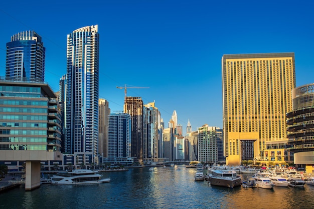 Photo dubai marina at sunset