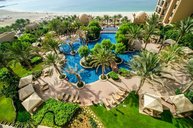 DUBAI, UAE, MARCH 30 팜 주 메이라에 위치한 Fairmont The Palm은 멋진 전망을 자랑하는 고급스러운 숙박 시설입니다. 2017 년 3 월 30 일