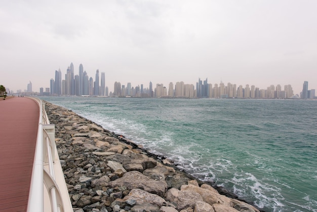 DUBAI VAE 2 FEBRUARI 2017 Panorama Dubai stad. Stadscentrum, wolkenkrabbers Sheikh Zayed Road. Verenigde Arabische Emiraten