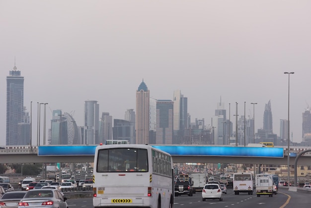 DUBAI VAE 30 januari 2017 Verkeersopstopping bij Sheikh Zayed Road in Dubai, Verenigde Arabische Emiraten