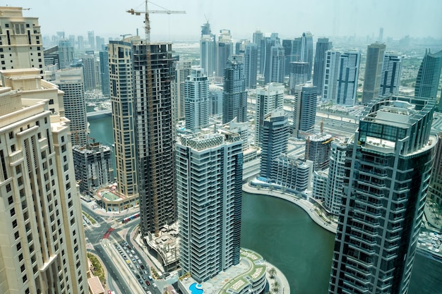 Dubai, Verenigde Arabische Emiraten - 25 juni 2018: Uitzicht op de wolkenkrabbers van Dubai Marina