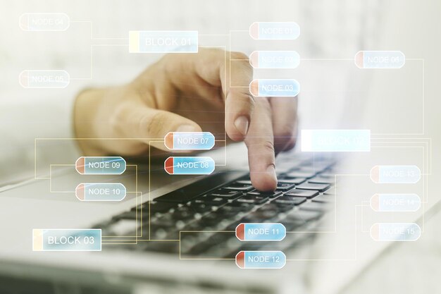 Dubbele belichting van abstracte creatieve programmeerillustratie en handen typen op laptop op achtergrond big data en blockchain concept