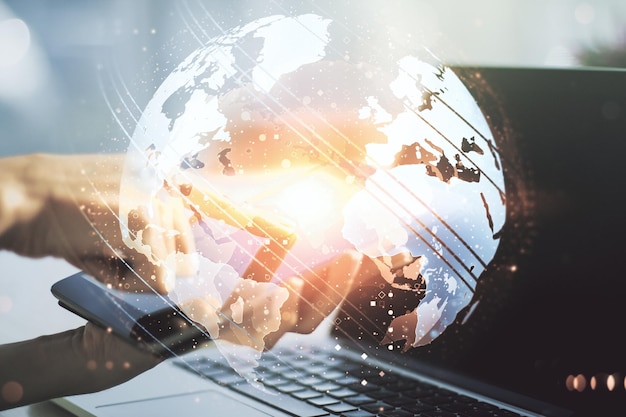 Dubbele blootstelling van abstracte digitale wereldkaart en vingerklikken op een digitale tablet op achtergrond big data en blockchain-concept