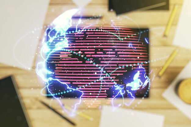 Dubbele blootstelling van een abstracte digitale wereldkaart met verbindingen en een moderne digitale tablet op de achtergrond van big data en blockchain-concept