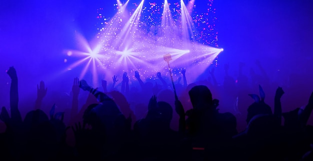 Dubbele blootstelling van het publiek in een nachtclub