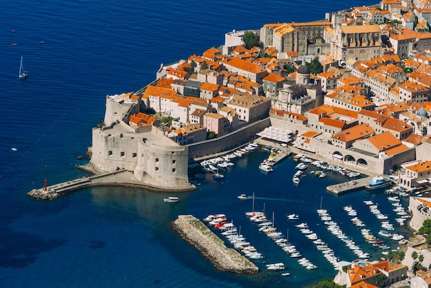 Dubrovnik oude stad Kroatië binnen de stadsgezichten van straten a