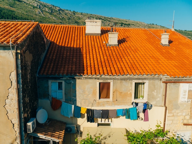 Dubrovnik oude stad Kroatië pannendaken van huizen kerk in th