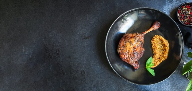 鴨のコンフィレッグ焼き家禽肉