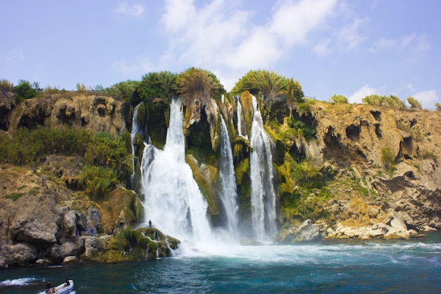 Dudenwaterval in antalya turkije. middellandse zee. op reis