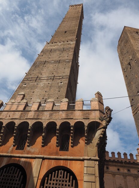 Foto due torri a bologna