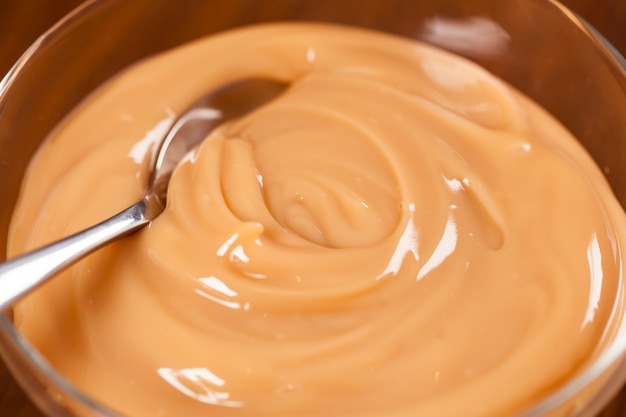 Dulce de leche, (Doce de leite), een snoepje gemaakt van melk, gemaakt in Brazilië en Argentinië.