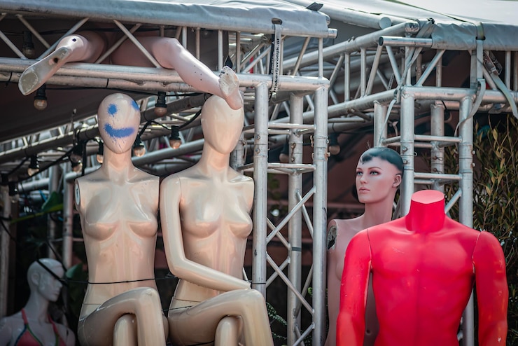 Photo dummies on the beach