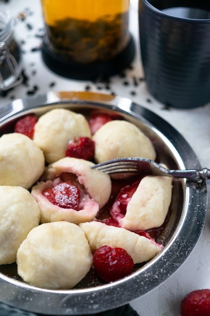 dumplings met aardbeien. Detailopname