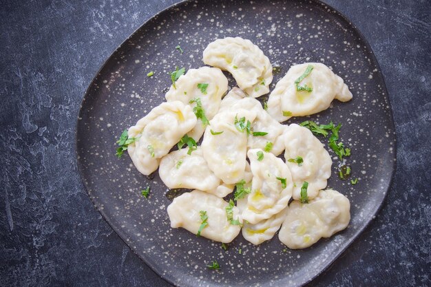 Foto dumplings, russische keuken, donkerrug