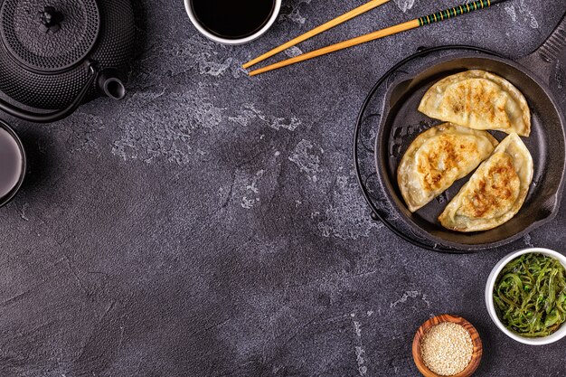 Photo dumplings snacks with soy sauce