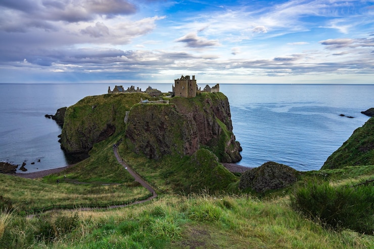 Photo dunnottar 城堡在海邊的懸崖上