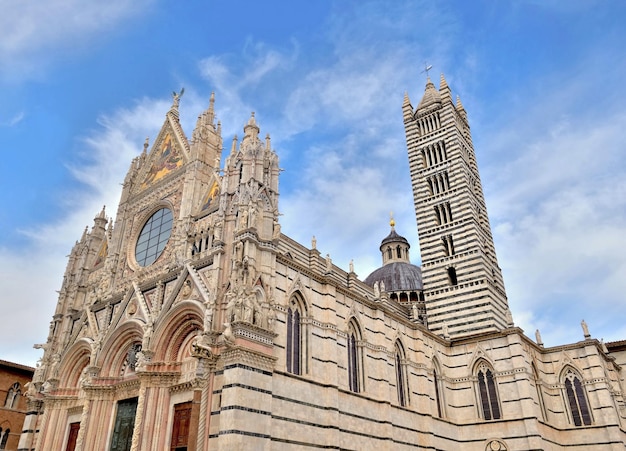 Photo duomo di siena , cathedral of siene in italy,