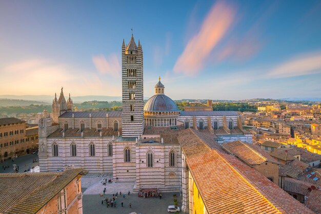 Photo duomo di siena or metropolitan cathedral of santa maria assunta in siena italy