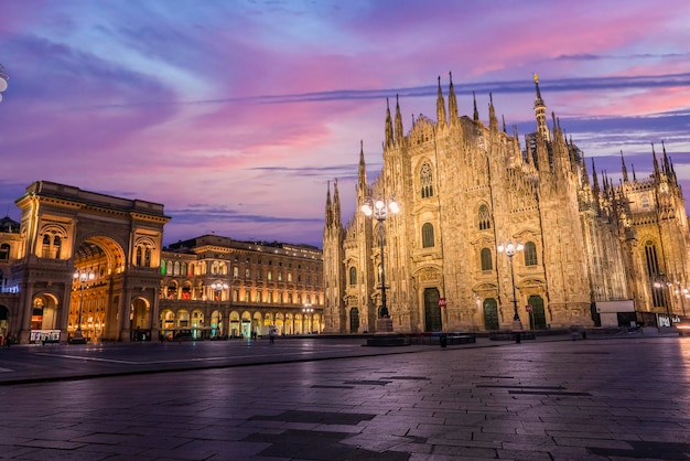 Photo duomo and purple sky